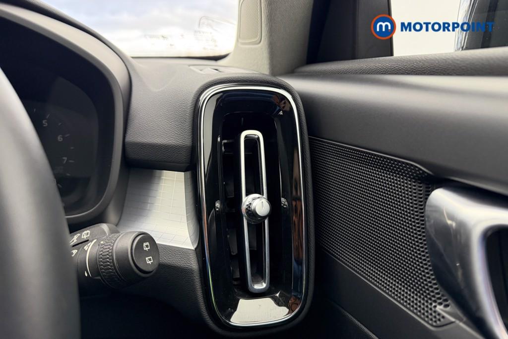 Volvo Xc40 Momentum Manual Petrol SUV - Stock Number (1599392) - 8th supplementary image