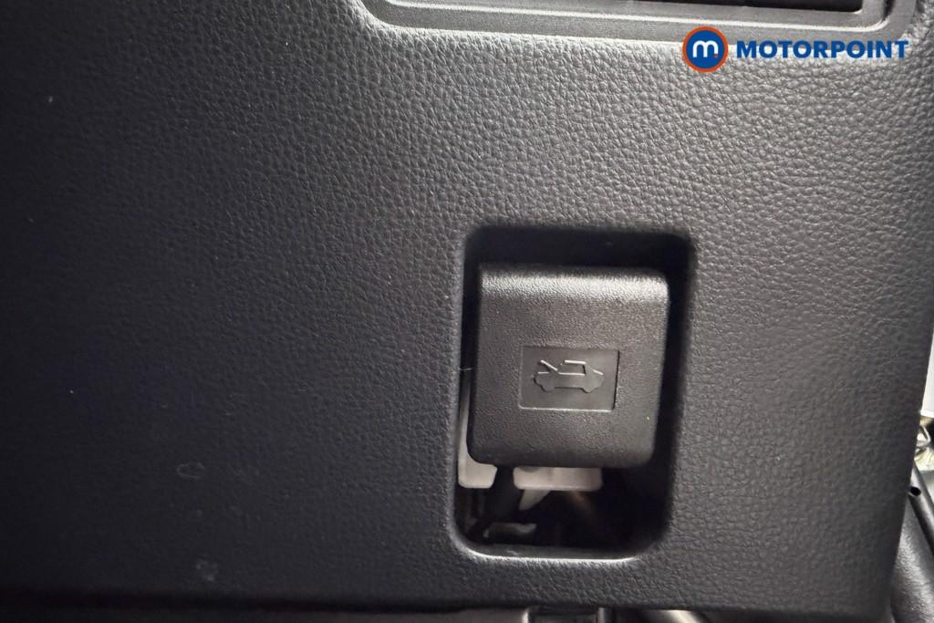 Toyota Yaris Design Automatic Petrol-Electric Hybrid Hatchback - Stock Number (1610340) - 8th supplementary image