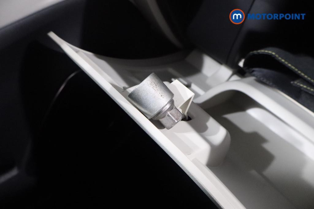 Renault Captur Gt Line Manual Diesel SUV - Stock Number (1603812) - 8th supplementary image