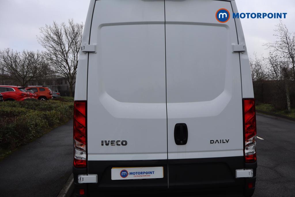 Iveco Daily Business Manual Diesel High Volume-High Roof Van - Stock Number (1597398) - Rear bumper