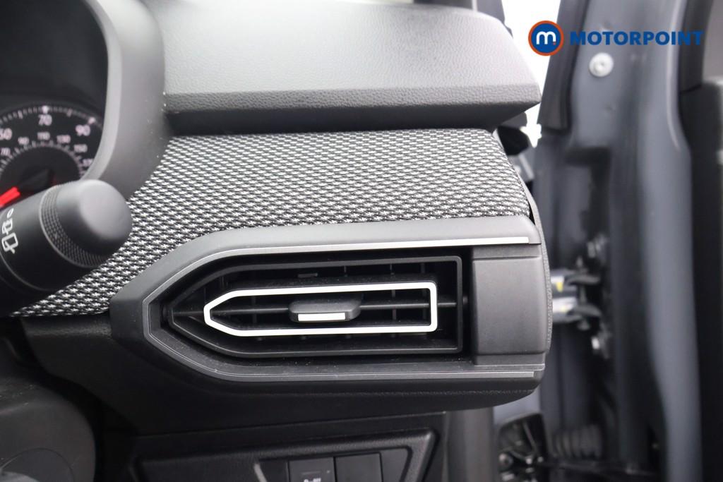 Dacia Sandero Expression Manual Petrol Hatchback - Stock Number (1608381) - 8th supplementary image