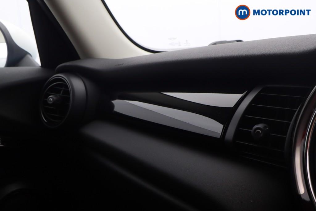 Mini Hatchback Cooper Manual Petrol Hatchback - Stock Number (1613389) - 8th supplementary image