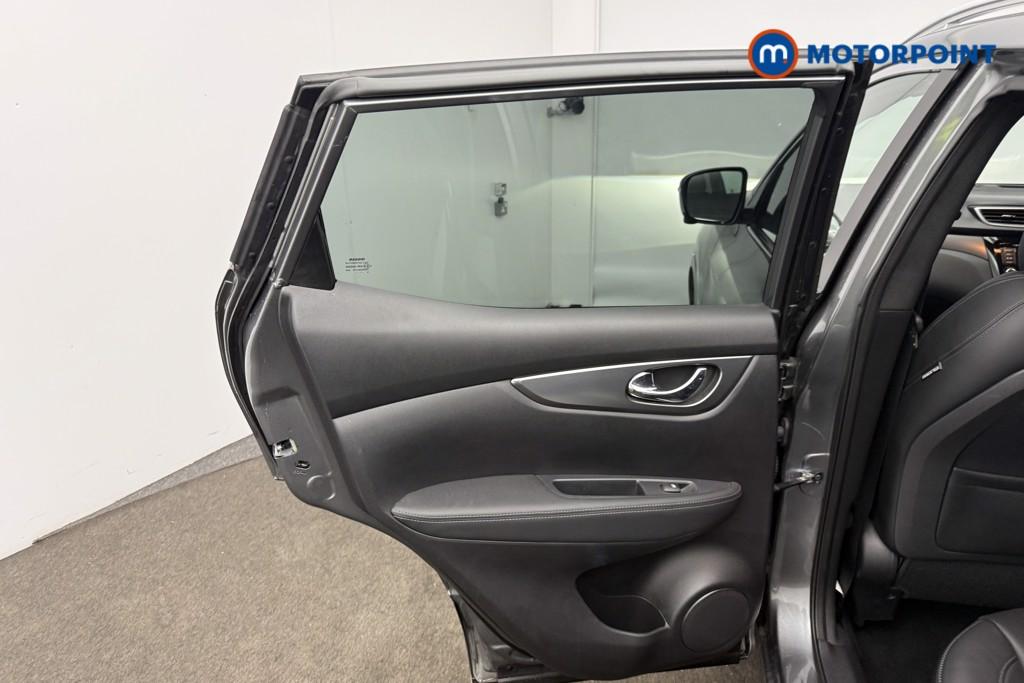 Nissan Qashqai Tekna-Plus Manual Petrol SUV - Stock Number (1621645) - 8th supplementary image