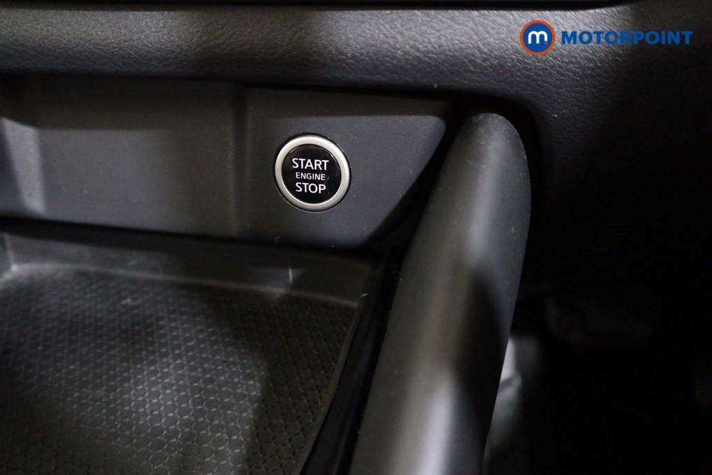 Nissan Qashqai N-Connecta Automatic Petrol SUV - Stock Number (1619462) - 8th supplementary image