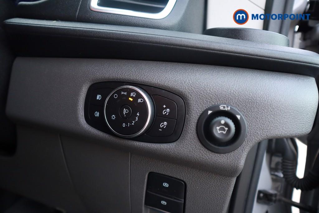 Ford Transit Limited Automatic Diesel Medium Roof Van - Stock Number (1607445) - 8th supplementary image