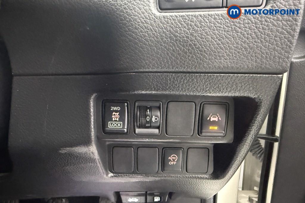Nissan Qashqai N-Connecta Manual Diesel SUV - Stock Number (1622971) - 8th supplementary image
