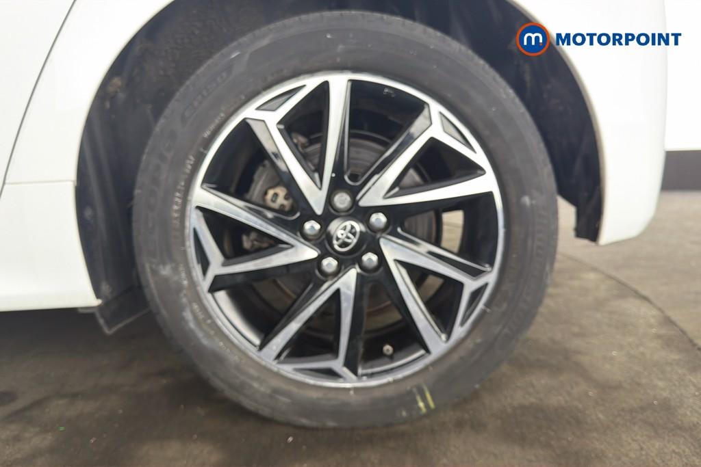 Toyota Yaris Design Automatic Petrol-Electric Hybrid Hatchback - Stock Number (1617578) - Drivers side front corner