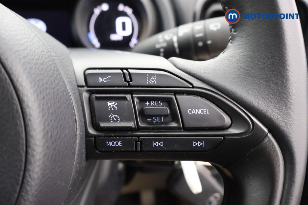 Toyota Yaris Design Automatic Petrol-Electric Hybrid Hatchback - Stock Number (1624665) - 8th supplementary image
