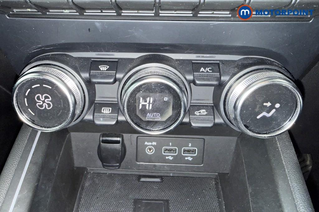 Renault Clio Evolution Manual Petrol Hatchback - Stock Number (1626610) - 8th supplementary image