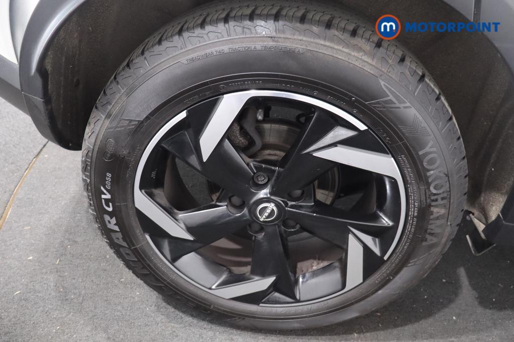 Nissan Juke N-Connecta Manual Petrol SUV - Stock Number (1627330) - 8th supplementary image