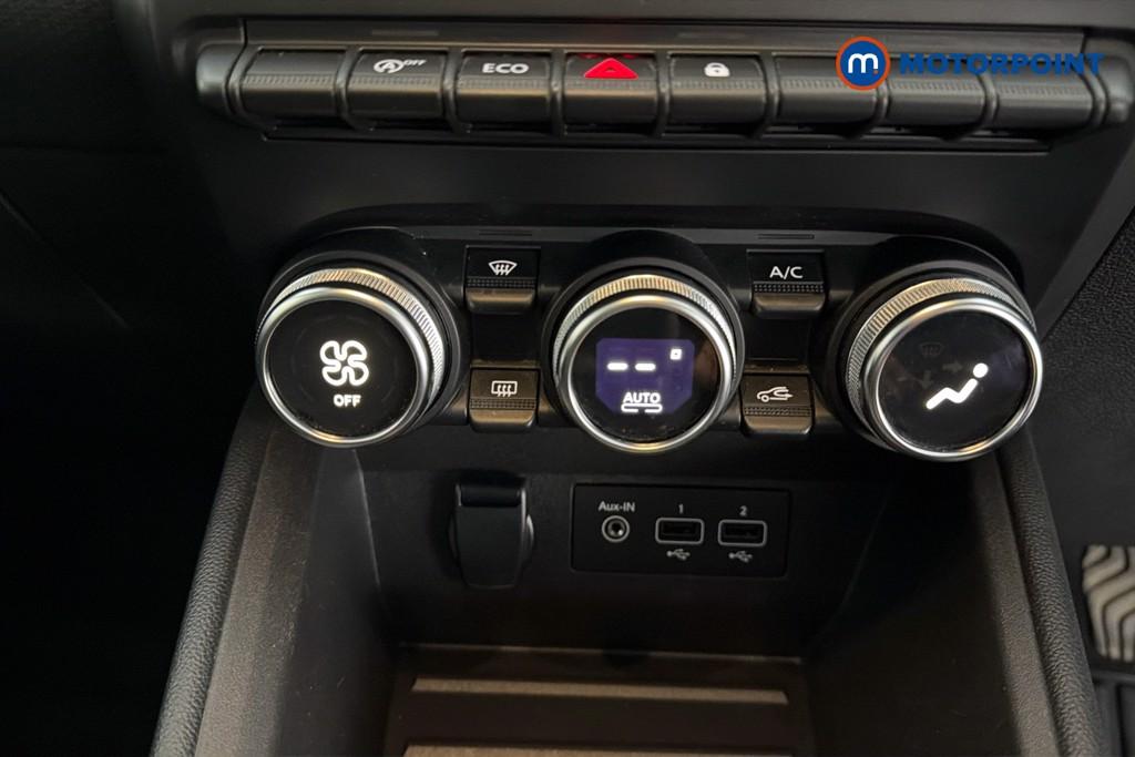 Renault Clio Iconic Manual Petrol Hatchback - Stock Number (1632072) - 12th supplementary image
