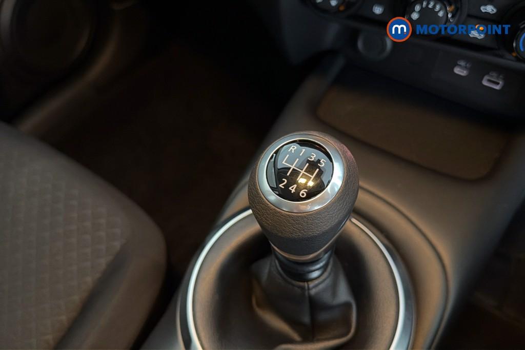 Nissan Juke Acenta Premium Manual Petrol SUV - Stock Number (1635953) - 15th supplementary image