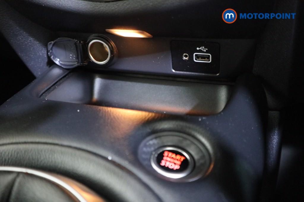 Nissan Juke N-Connecta Manual Petrol SUV - Stock Number (1622863) - 8th supplementary image
