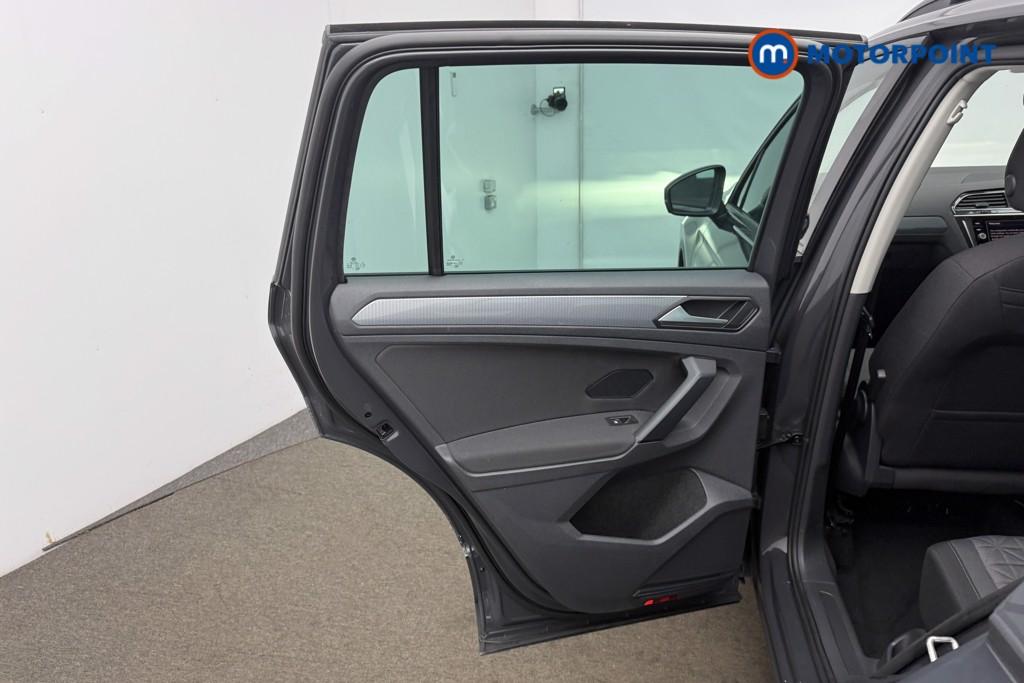 Volkswagen Tiguan Life Manual Petrol SUV - Stock Number (1633677) - 8th supplementary image