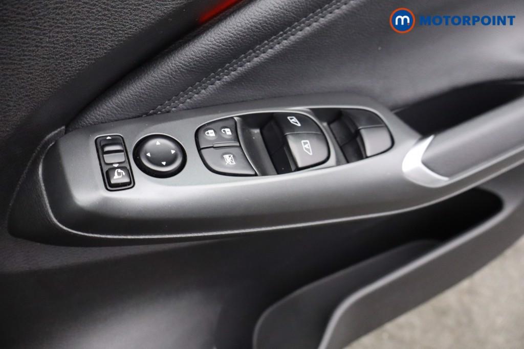 Nissan Juke N-Connecta Manual Petrol SUV - Stock Number (1642390) - 8th supplementary image