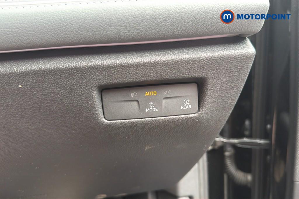 Volkswagen Passat Life Automatic Petrol Plug-In Hybrid Estate - Stock Number (1644309) - 18th supplementary image