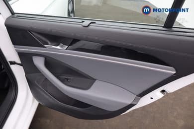 Volkswagen Passat Life Automatic Petrol Plug-In Hybrid Estate - Stock Number (1654189) - 17th supplementary image