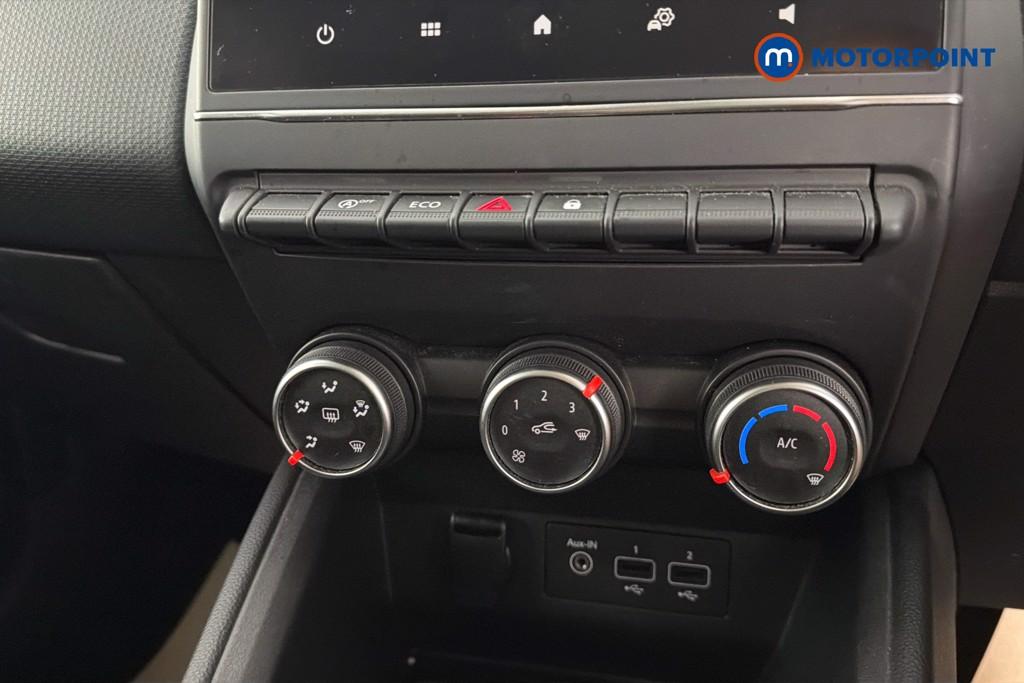 Renault Clio Iconic Manual Petrol Hatchback - Stock Number (1648549) - 12th supplementary image