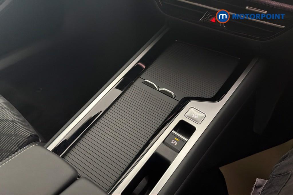 Volkswagen Passat R-Line Automatic Petrol Plug-In Hybrid Estate - Stock Number (1660252) - 15th supplementary image