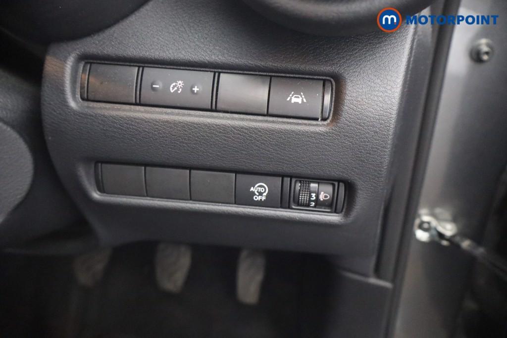 Nissan Juke N-Connecta Manual Petrol SUV - Stock Number (1658480) - 8th supplementary image