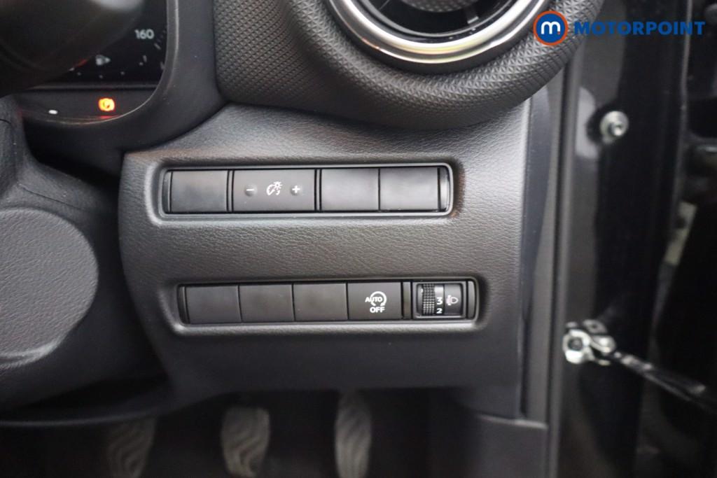 Nissan Juke N-Connecta Manual Petrol SUV - Stock Number (1645352) - 8th supplementary image