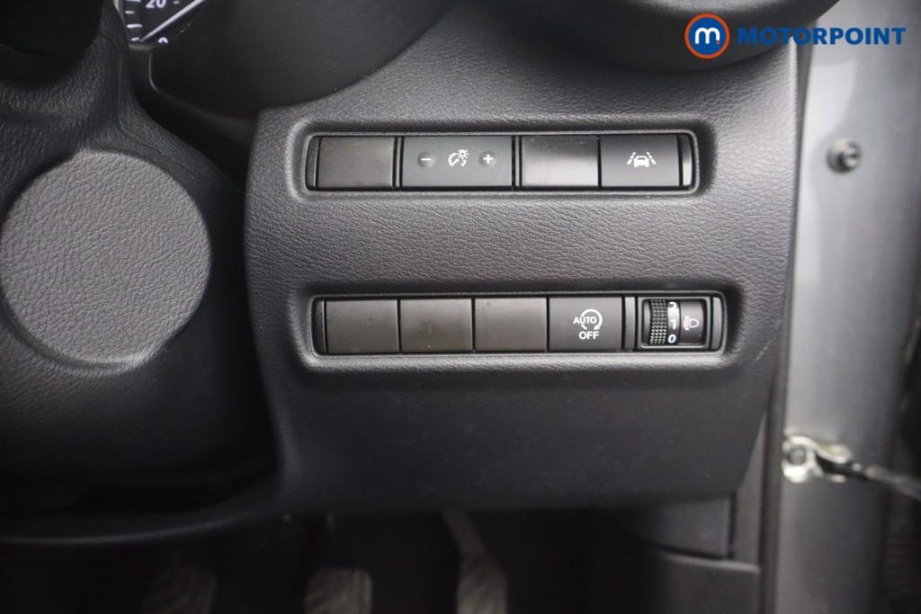 Nissan Juke N-Connecta Manual Petrol SUV - Stock Number (1652363) - 8th supplementary image