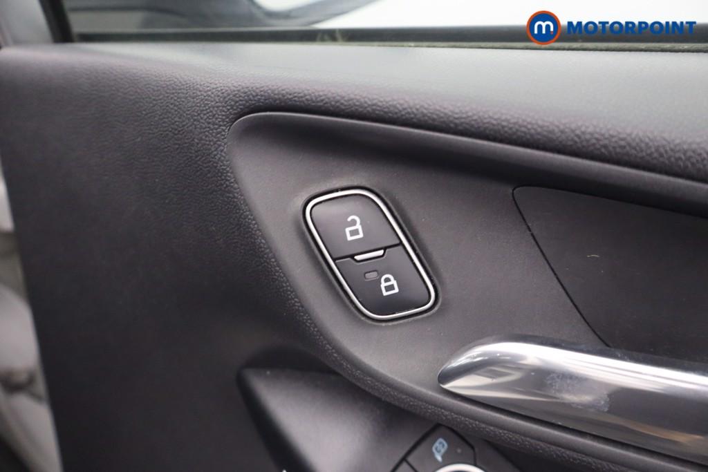 Ford Fiesta Zetec Manual Petrol Hatchback - Stock Number (1656861) - 8th supplementary image