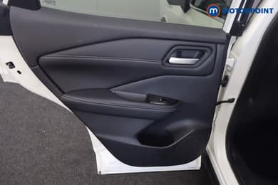 Nissan Qashqai N-Connecta Automatic Petrol SUV - Stock Number (1665601) - 32nd supplementary image