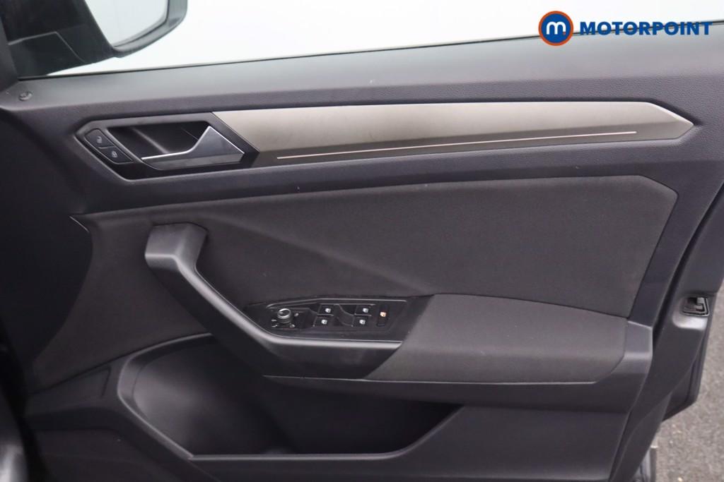Volkswagen T-Roc Design Manual Petrol SUV - Stock Number (1666185) - 8th supplementary image