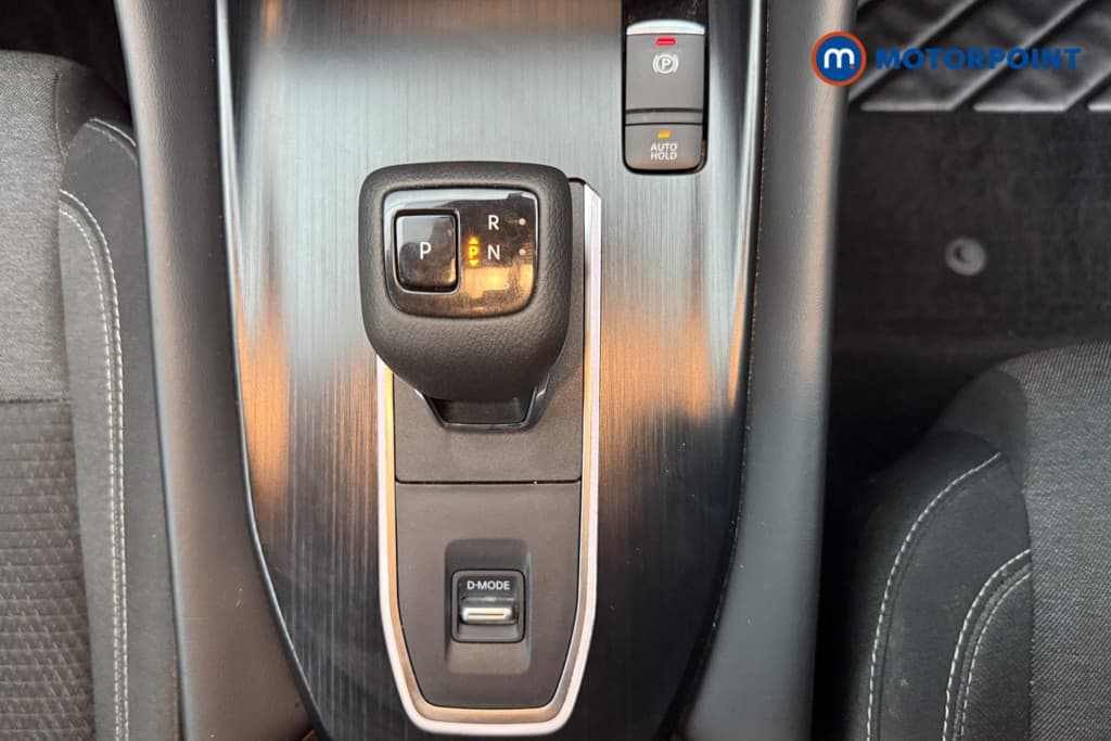 Nissan Qashqai N-Connecta Automatic Petrol SUV - Stock Number (1666318) - 8th supplementary image