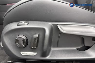 Volkswagen Passat R-Line Automatic Petrol Plug-In Hybrid Estate - Stock Number (1668358) - 19th supplementary image