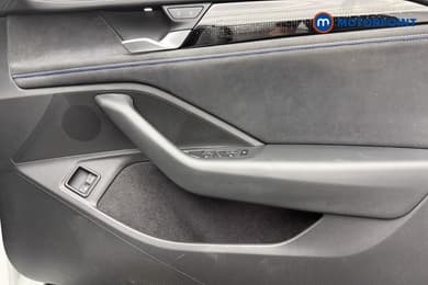 Volkswagen Passat R-Line Automatic Petrol Plug-In Hybrid Estate - Stock Number (1668358) - 20th supplementary image
