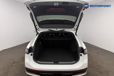 Volkswagen Passat R-Line Automatic Petrol Plug-In Hybrid Estate - Stock Number (1668358) - 24th supplementary image
