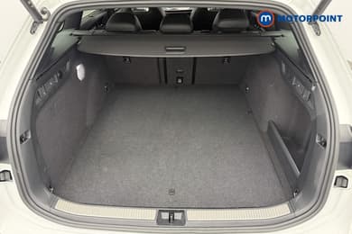 Volkswagen Passat R-Line Automatic Petrol Plug-In Hybrid Estate - Stock Number (1668358) - 25th supplementary image