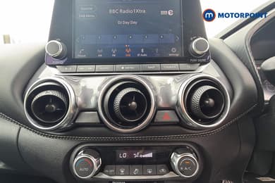 Nissan Juke N-Connecta Manual Petrol SUV - Stock Number (1668362) - 4th supplementary image