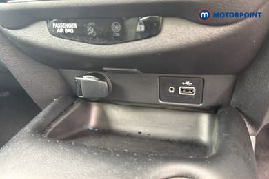 Nissan Juke N-Connecta Manual Petrol SUV - Stock Number (1668362) - 6th supplementary image