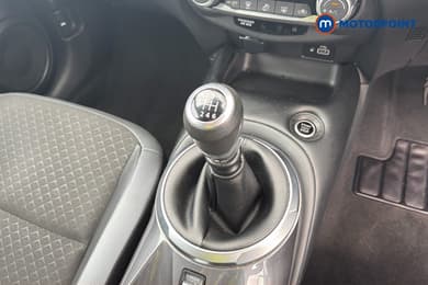 Nissan Juke N-Connecta Manual Petrol SUV - Stock Number (1668362) - 7th supplementary image
