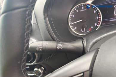 Nissan Juke N-Connecta Manual Petrol SUV - Stock Number (1668362) - 1st supplementary image