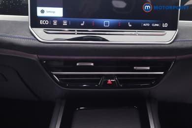 Volkswagen Passat R-Line Automatic Petrol Plug-In Hybrid Estate - Stock Number (1669004) - 3rd supplementary image