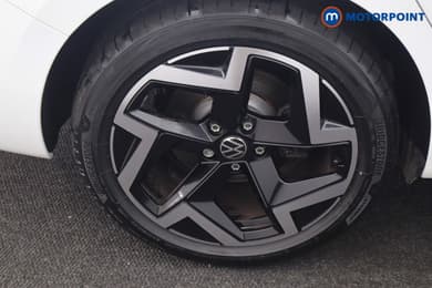 Volkswagen Passat R-Line Automatic Petrol Plug-In Hybrid Estate - Stock Number (1669004) - 24th supplementary image