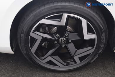 Volkswagen Passat R-Line Automatic Petrol Plug-In Hybrid Estate - Stock Number (1669004) - 26th supplementary image