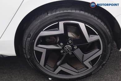 Volkswagen Passat R-Line Automatic Petrol Plug-In Hybrid Estate - Stock Number (1669004) - 27th supplementary image