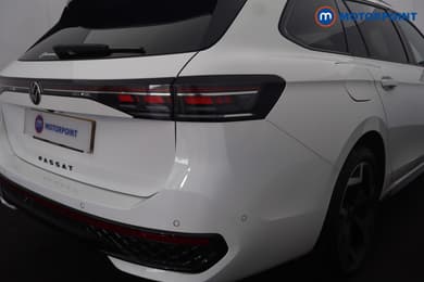 Volkswagen Passat R-Line Automatic Petrol Plug-In Hybrid Estate - Stock Number (1669004) - 37th supplementary image
