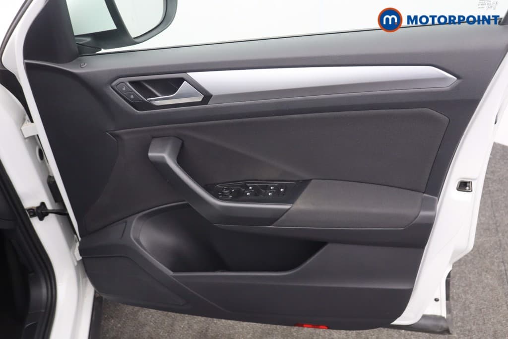 Volkswagen T-Roc Life Manual Petrol SUV - Stock Number (1670886) - 8th supplementary image