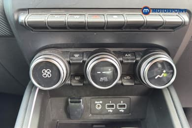 Renault Clio Engineered Automatic Petrol-Electric Hybrid Hatchback - Stock Number (1660560) - 7th supplementary image