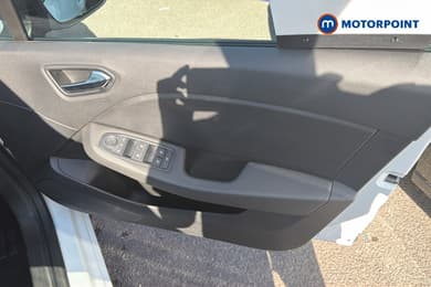 Renault Clio Evolution Manual Petrol Hatchback - Stock Number (1665118) - 1st supplementary image