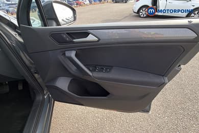 Volkswagen Tiguan Life Automatic Petrol SUV - Stock Number (1670112) - 19th supplementary image