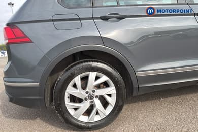Volkswagen Tiguan Life Automatic Petrol SUV - Stock Number (1670112) - 49th supplementary image