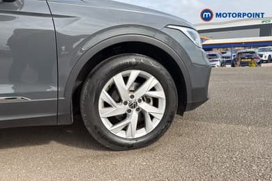 Volkswagen Tiguan Life Automatic Petrol SUV - Stock Number (1670112) - 50th supplementary image