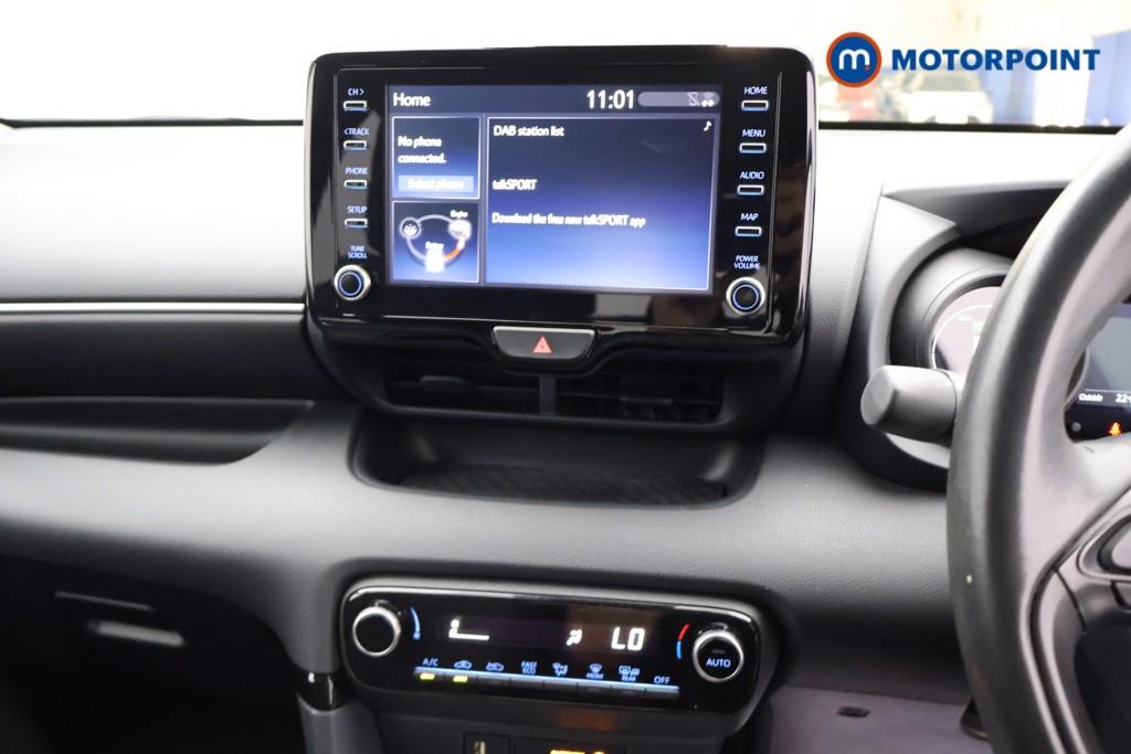 Toyota Yaris Design Automatic Petrol-Electric Hybrid Hatchback - Stock Number (1672084) - 8th supplementary image
